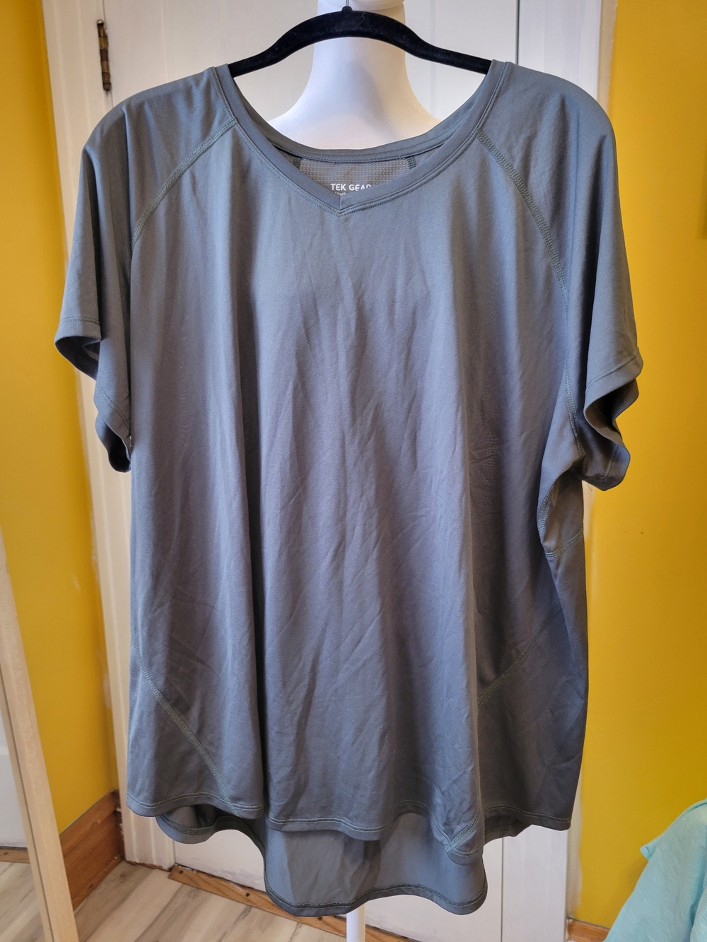 tek gear Women's Short Sleeve Performance Tee in Gray